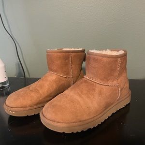 Chestnut mini Ugg’s